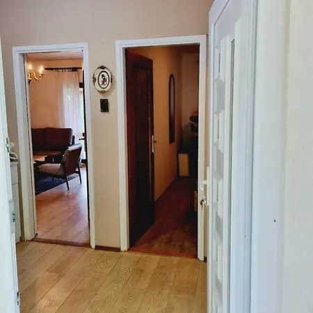 Holiday home Vikendica Lara *